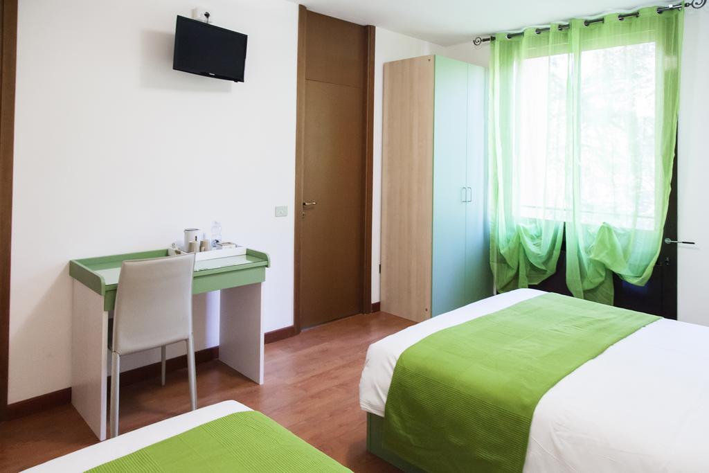 I Salici Bed & Breakfast บาซิลิโอ ห้อง รูปภาพ